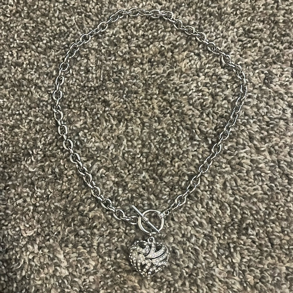 Chainlink with 3D Heart with Rhinestones on the front and the back has details.
